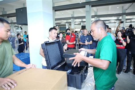 Comelec OKs modifications on automated counting machines.
